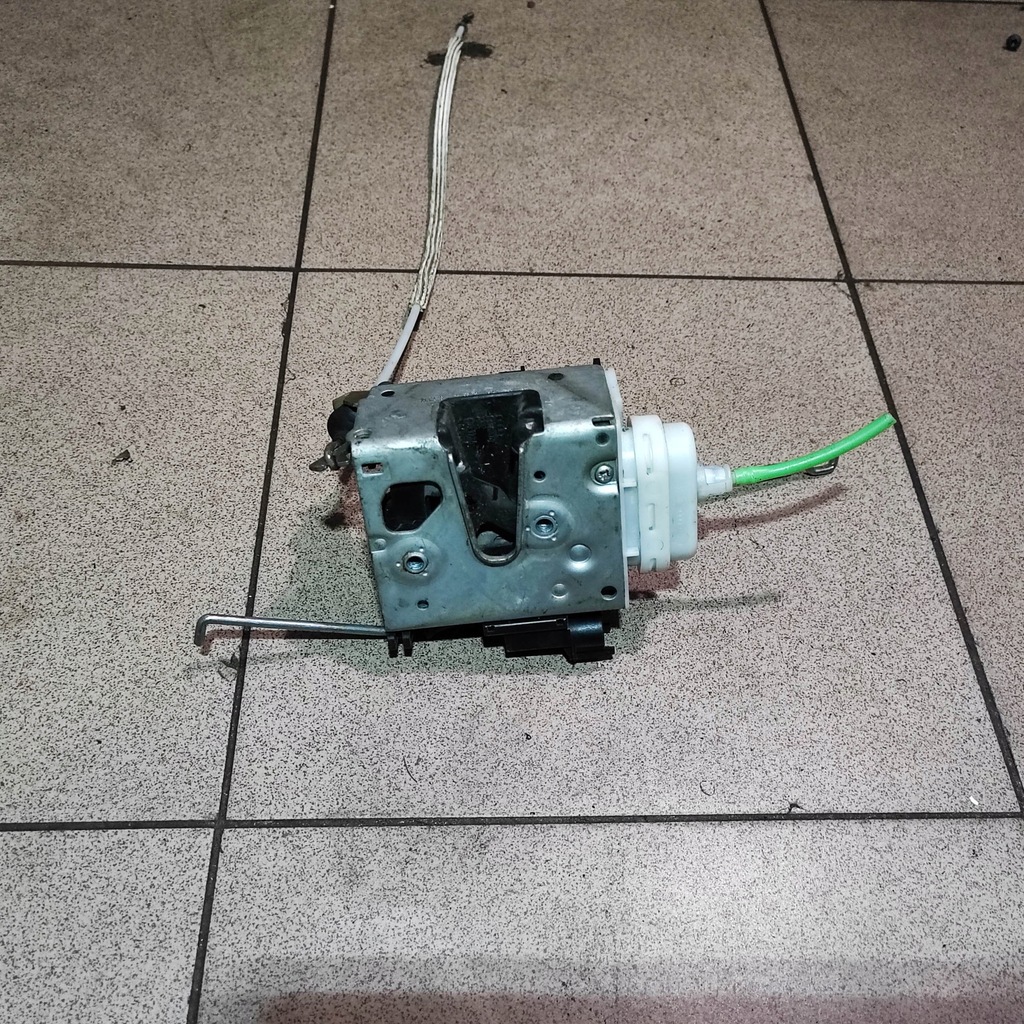 фото №1, Замок дверь правый перед audi a4 b5 a8 d2