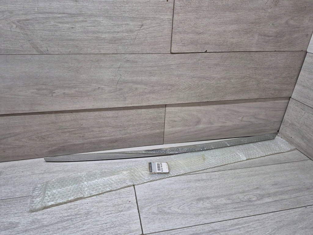 фото №1, 12037. clio v молдинг двері лівий задня 808d19850r