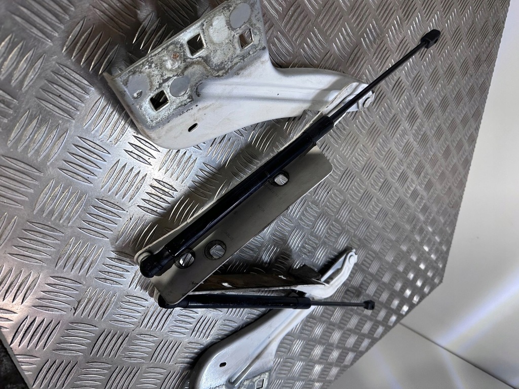 фото №7, Петлі капот перед jaguar f-pace