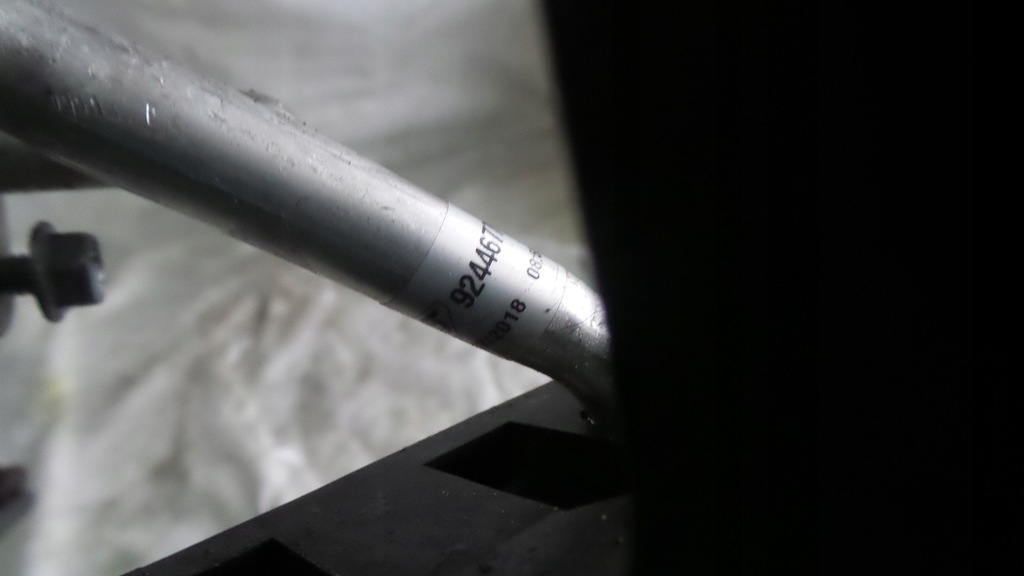 фото №3, Шланг кондиціонера renault zoe 924467761r трубка кондиціонер 924871682r