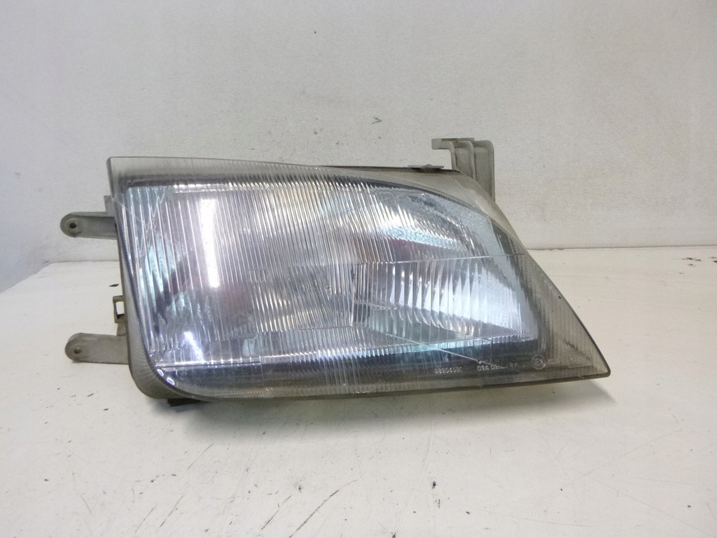 фото №1, Лампа передняя suzuki swift lift 1997r.