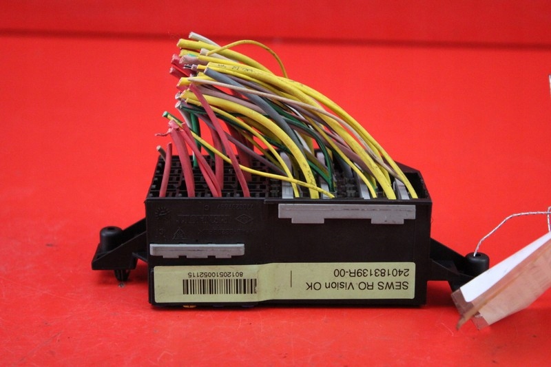 фото №6, Коробка запобіжників 7703297597 dacia duster 1 i 1.6 16v 102 km 10-13