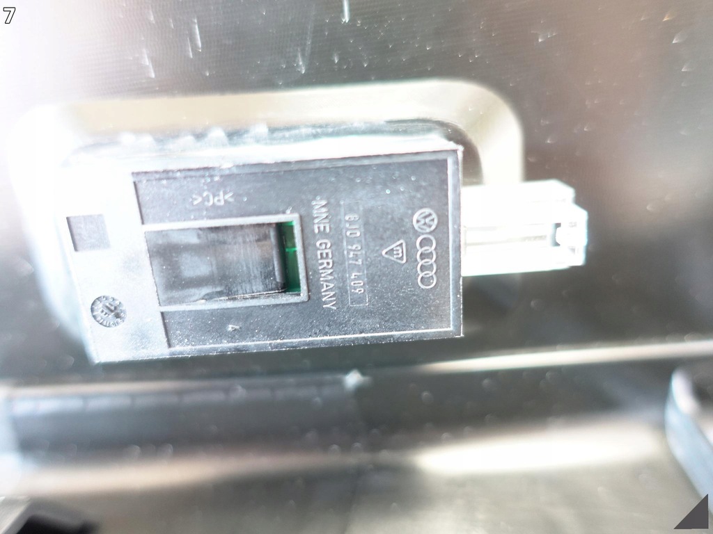 фото №8, Audi a8 s8 4h0 d4 lift 09-17 молдинг защита поперечина заднего хром багажник long