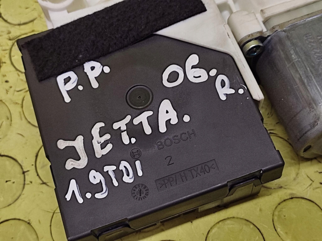 фото №8, Vw jetta v моторчик скло правий перед 1k0959792l