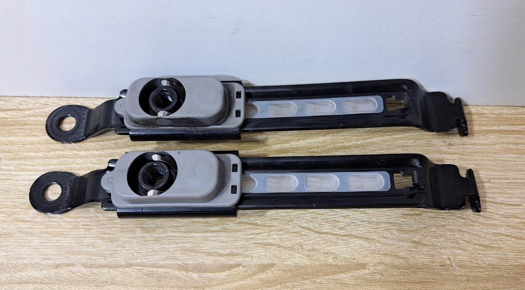 фото №1, Rav4 ii 00-05 ползунок регулировка поперечина безопасности