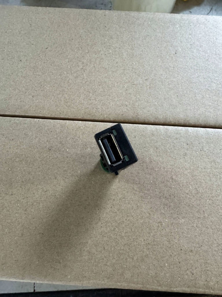 фото №1, Skoda octavia iv разъём port usb 5q0035726