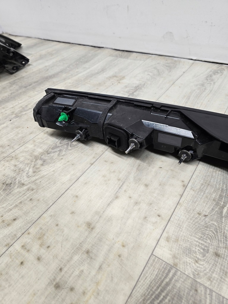 фото №12, Nissan ariya 22- лампа задняя средняя накладка led europa