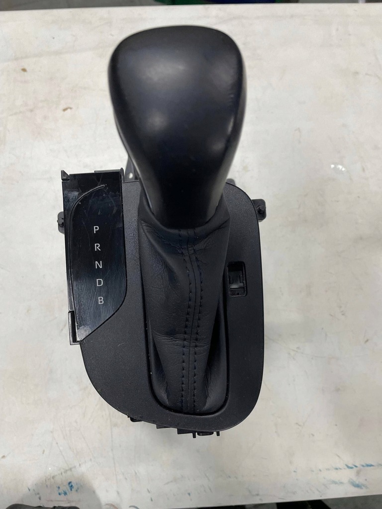 фото №1, Toyota yaris cross 2020- домкрат перемикання передач