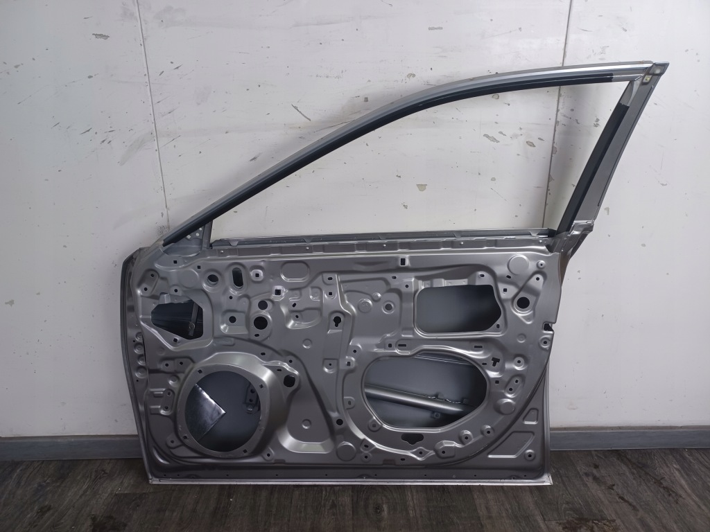 Двері ----- lexus es vii 2018- ------ передні праве Зі Шроту