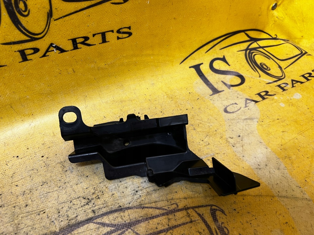 фото №1, Заглушка защита кронштейн шумоизоляция жабо правая toyota hilux viii 8