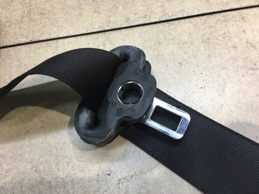 Ремень безопасности правый перед mercedes w168 fl Киев