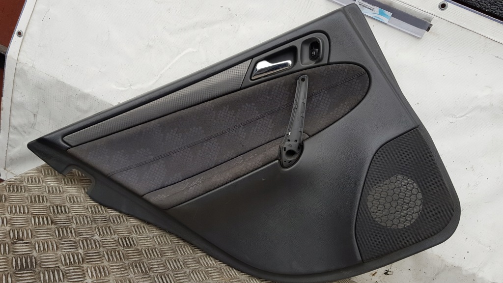 фото №2, Mercedes w203 обшивка обивка левый задняя