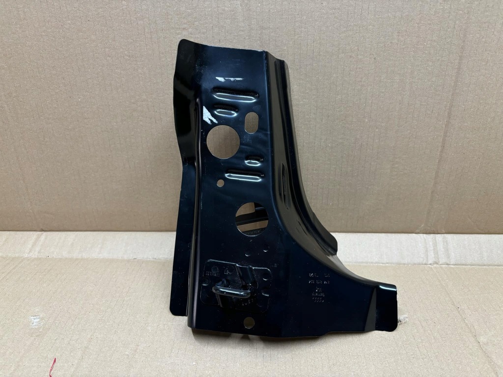 фото №1, Угловой блок двигателя порог audi a3 8y 8y4813510