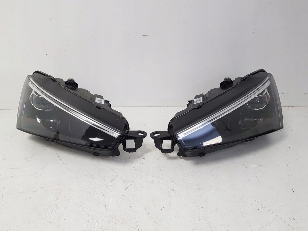 фото №1, Skoda scala лампа правая левая комплект перед crystal lighting idealne