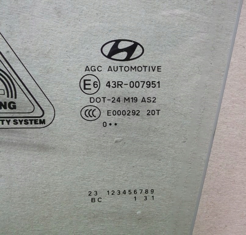 фото №5, Hyundai ix35 стекло дверь перед 10 r