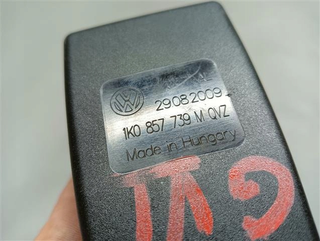 фото №3, Клипса ремней .задняя vw golf vi hb 1k0857739m