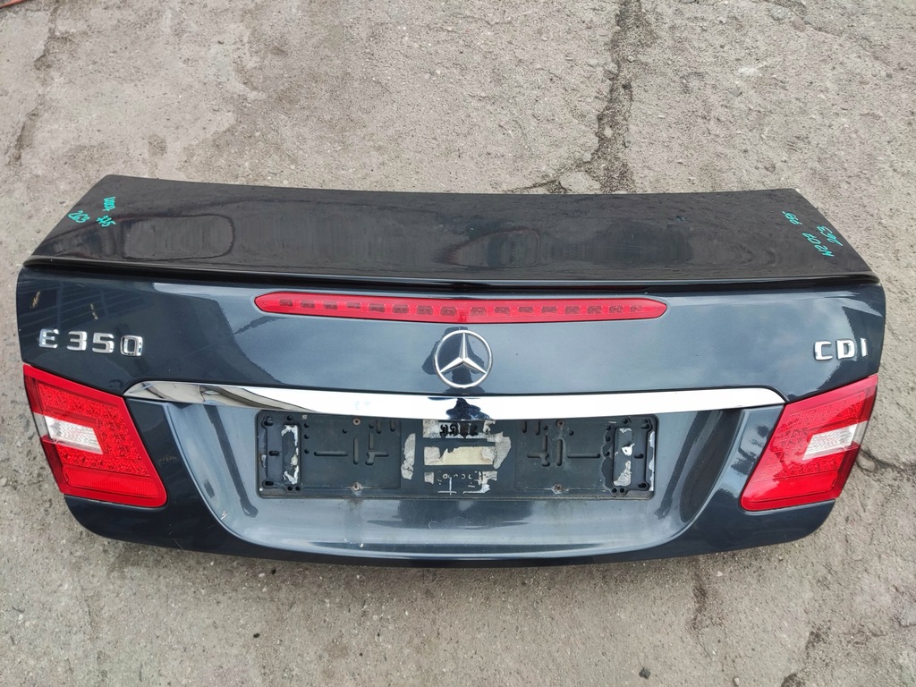 фото №1, Mercedes w207 кришка багажника задня комплектна спойлер 755