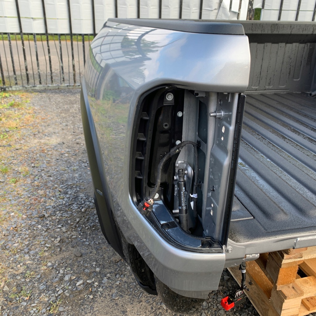 Кузов обшивка крыло задний правая  + левая четверть dodge ram v 1500 trx 24r с Разборки