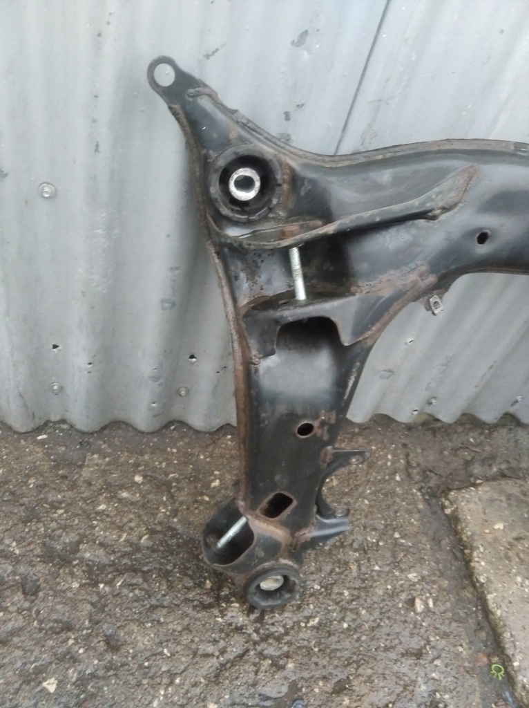 Балка підрамник підвіска двигуна vw passat b5 audi a4 b5 96-00r. Недорого
