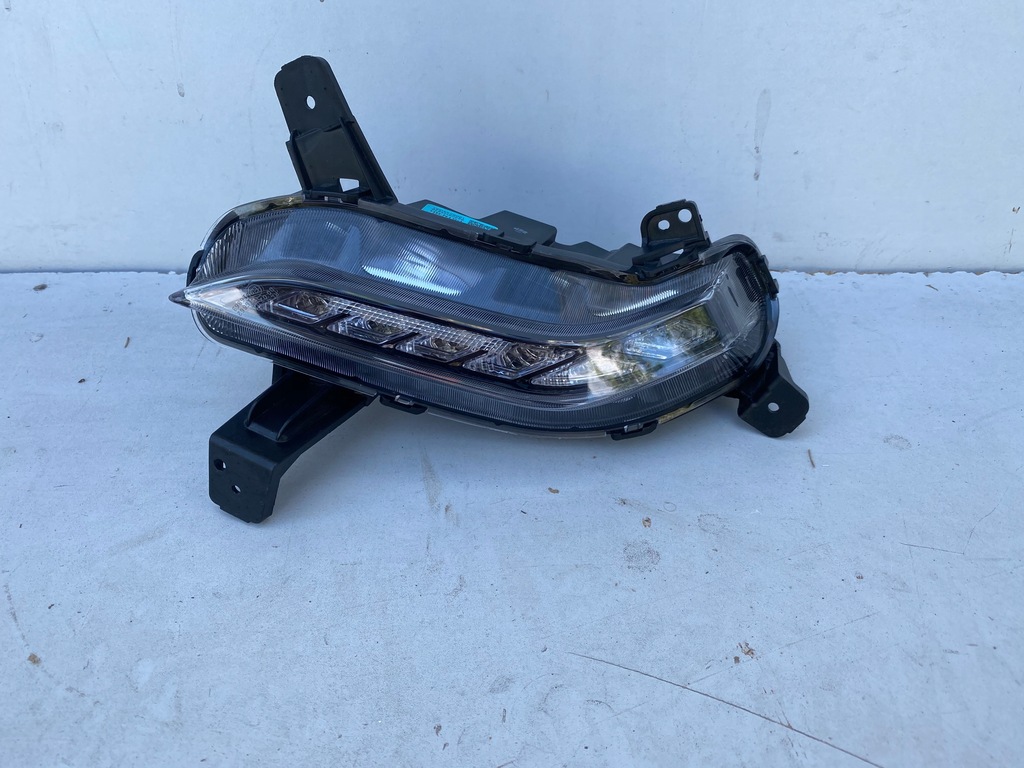 фото №1, Hyundai i30 fastback противотуманная фара правый led drl