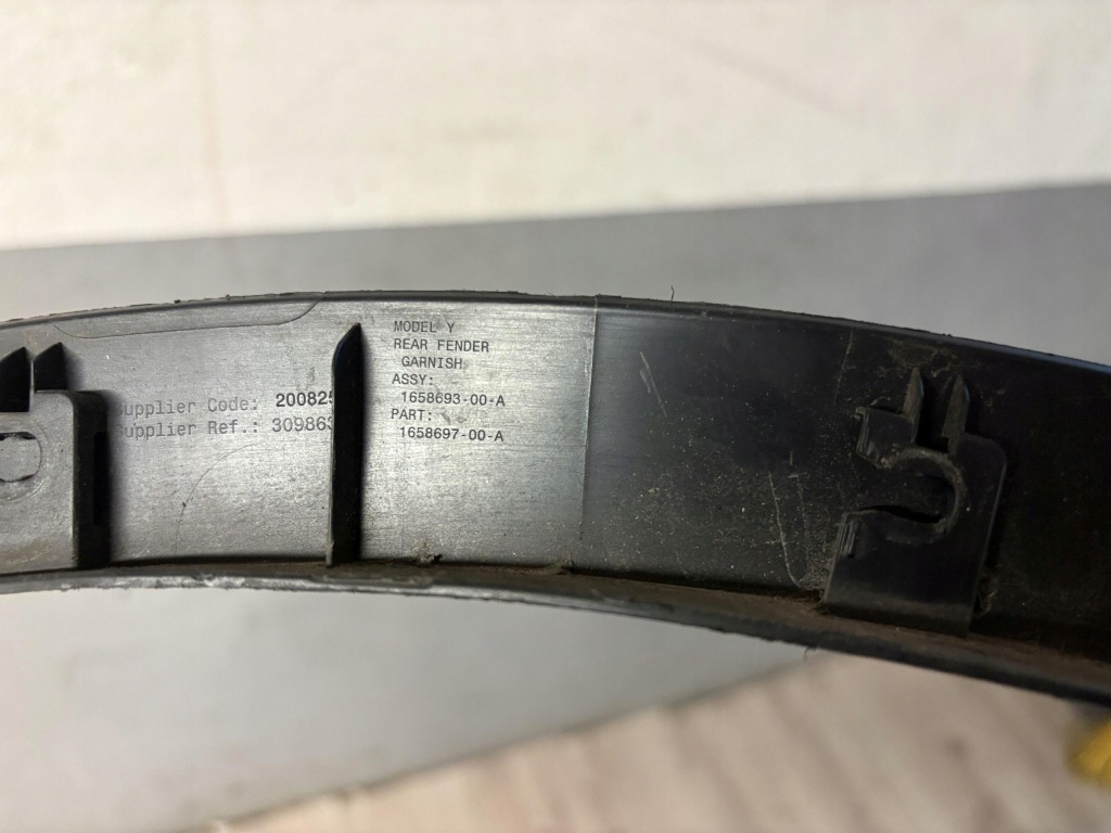 Tesla model y молдинг накладка крыла левый задний  1658697-00-a Доставка