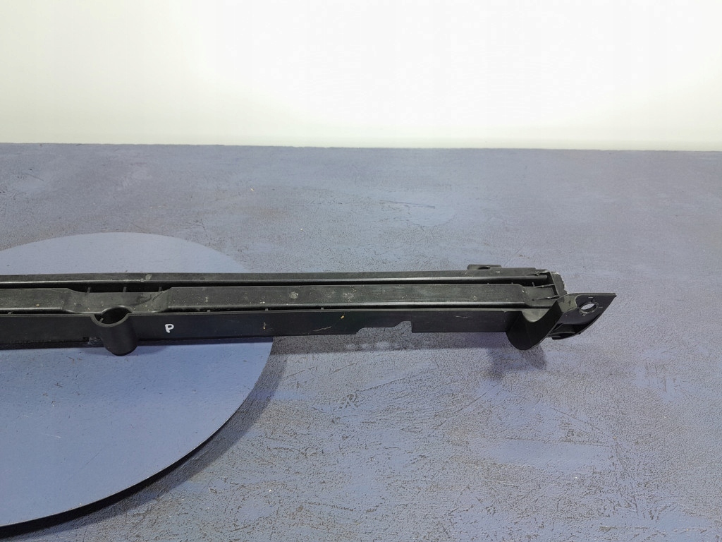 фото №6, Volvo xc60 i lift кронштейн направляющая молдинг пол багажника правая 31271584