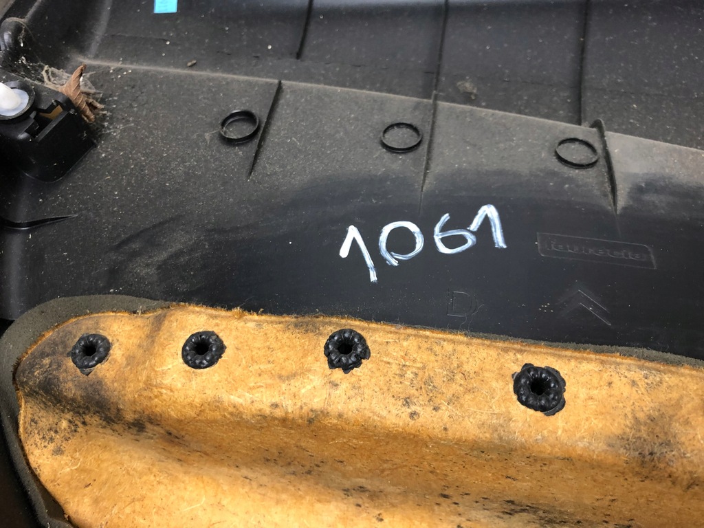 фото №7, Обшивка оббивка двері правий задня citroen c3 ii