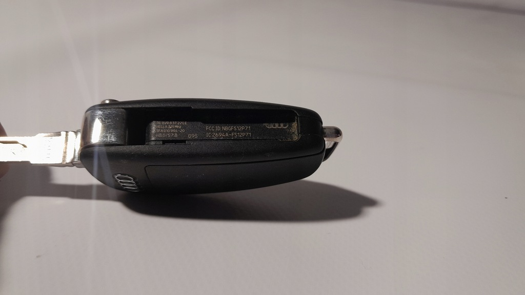 фото №6, Audi a3 s3 8v ключ pilot 8v0837220e