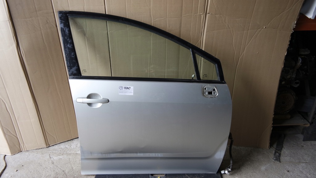 фото №1, Дверь правый перед toyota corolla verso