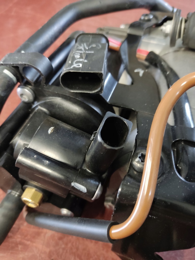 фото №8, Компресор підвіска mercedes w213 a2133200004