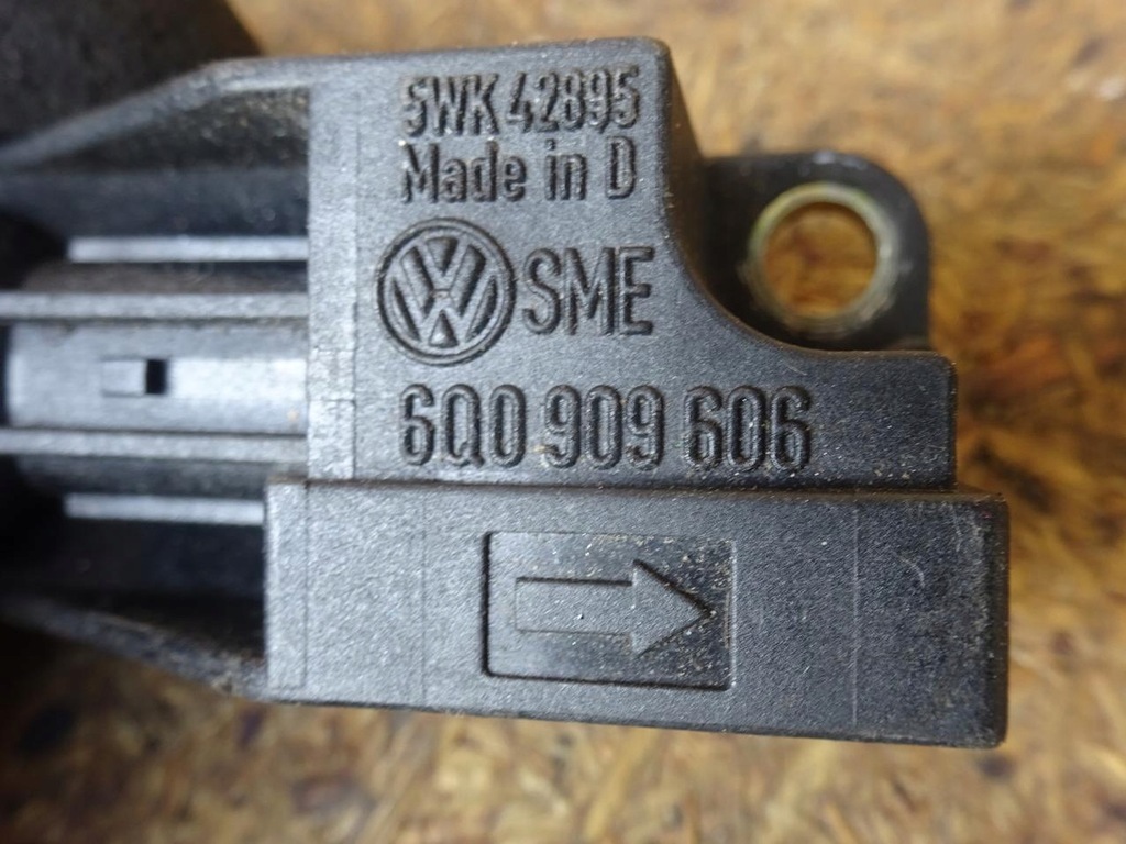 фото №8, Vw golf iv bora датчик удару ударний боковий 6q0909606 5wk42895