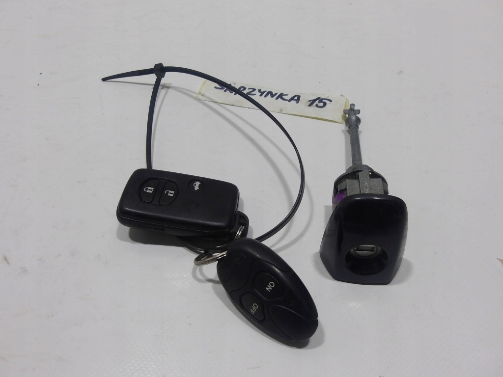 Купити Ключ smart key keyless вкладка замка дверей toyota avensis t27
