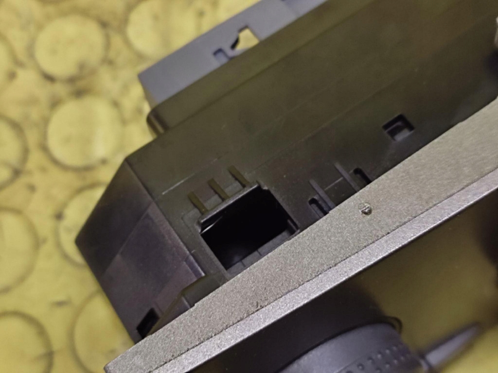 Купить Opel zafira b панель обдув кондиционера 13168100