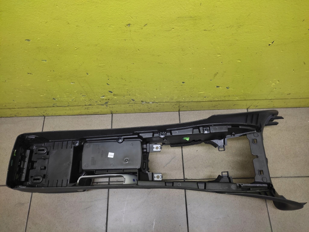 фото №11, Volvo s40 ii туннель средний подлокотник 8687407