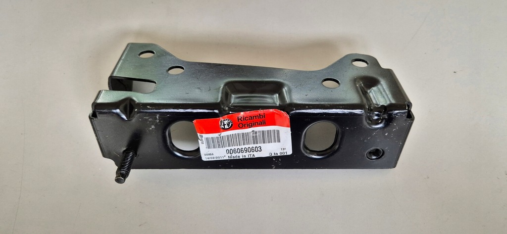 фото №1, Кронштейн петля капот левый alfa romeo 159 brera spider оригинальный номер 60690603