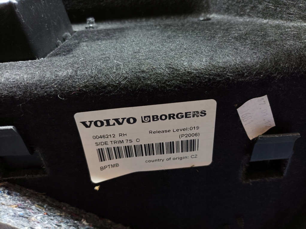 фото №11, Volvo xc90 i lift обивка обшивка багажника правый 7-мест 39861665