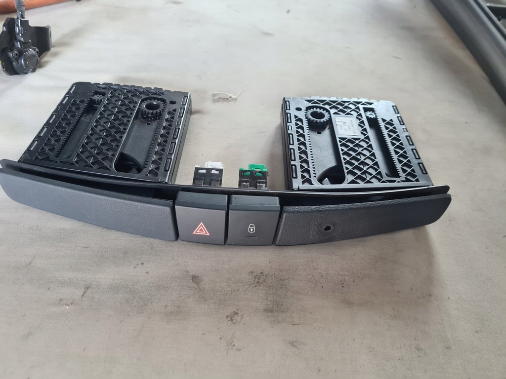 фото №1, Кронштейн na кружки подстаканник peugeot 508