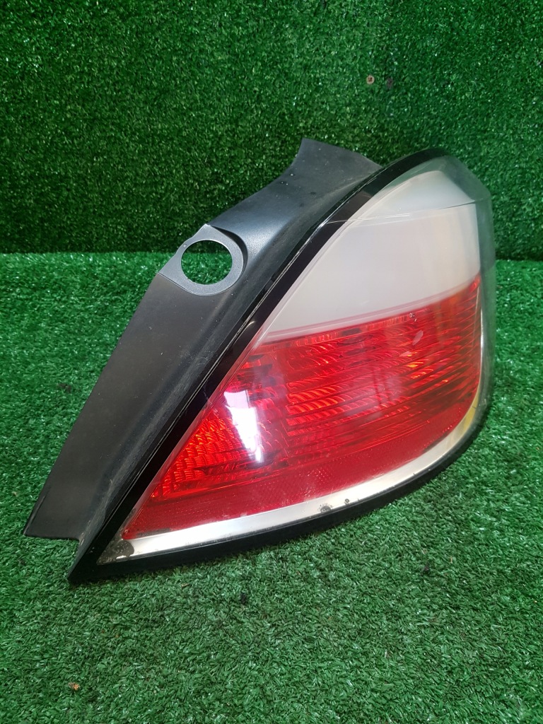 фото №1, Лампа правая задняя opel astra h 2004 hella 24451837