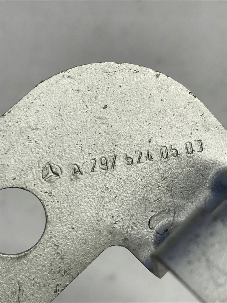 фото №5, Mercedes кронштейн радиатора бампер передний правый eqs v297 a2975240500