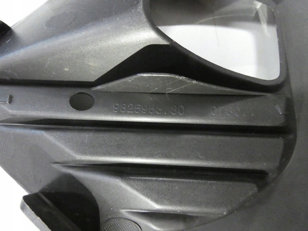 фото №7, Решётка бампера peugeot 2008 правая i левая 462.