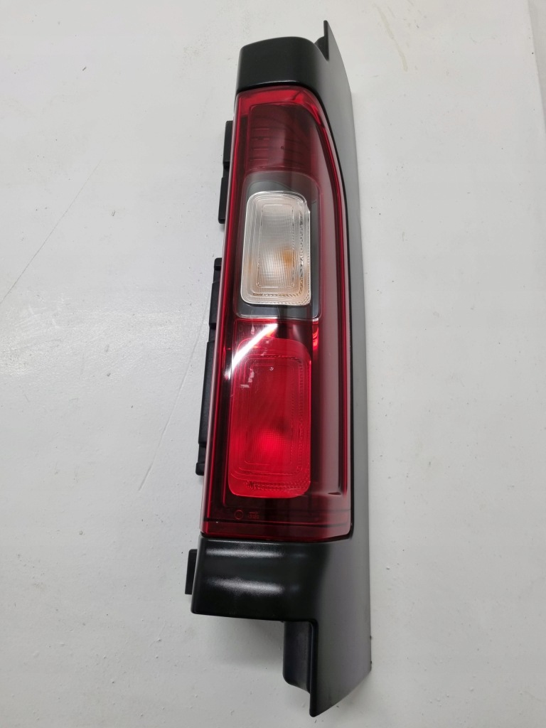 фото №1, Trafic iii vivaro b 14- лампа правая задняя