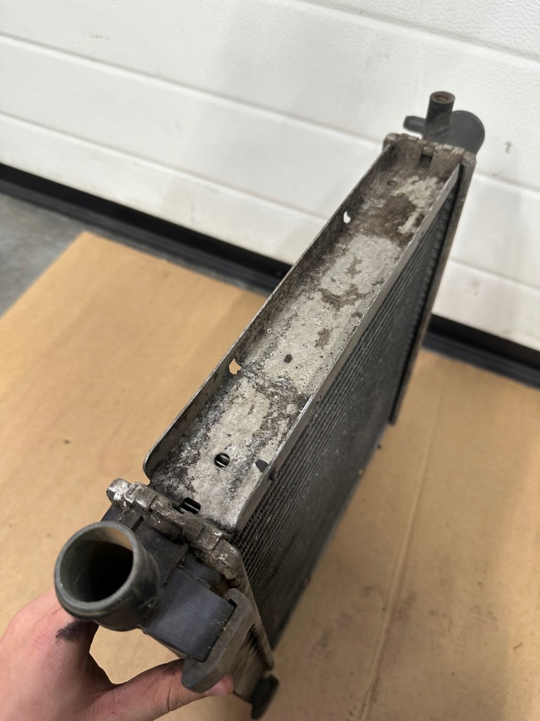 Mercedes benz w201 190 1.8 бензин радиатор воды Оригинал