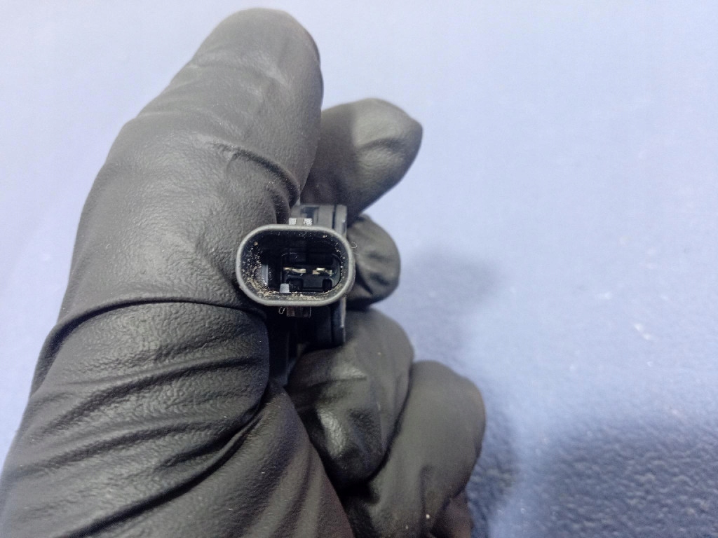 Tesla model y 20- датчик защиты пешеходов 2046330-00 Недорого