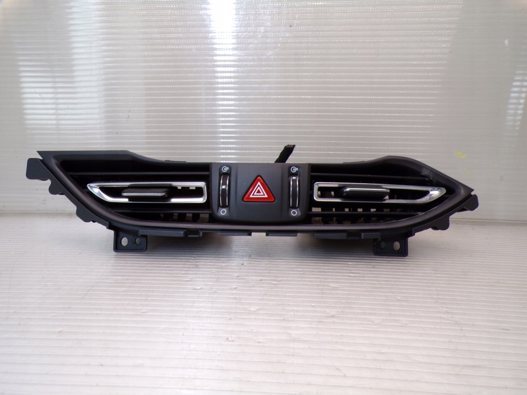 фото №1, Средняя решётка обдув hyundai i30 iii lift i30n