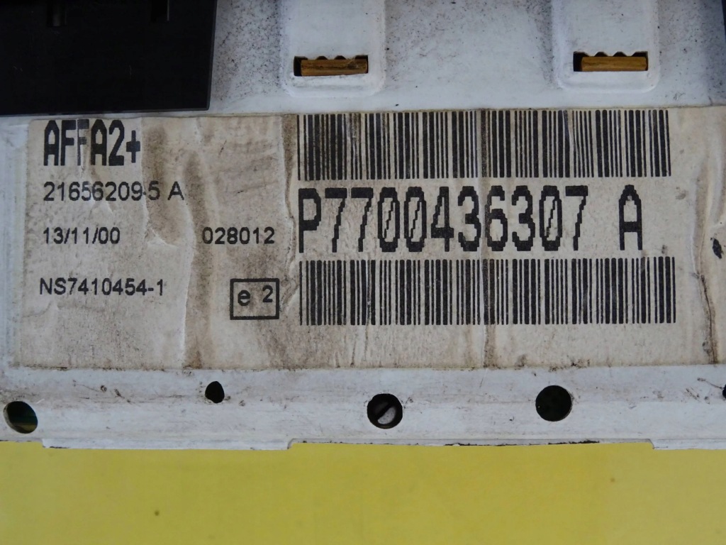 Дисплей часы renault clio ii p7700436307a nr165 Оригинал