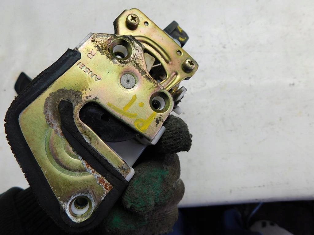 фото №7, Mitsubishi space wagon iii 02r замок правый задняя