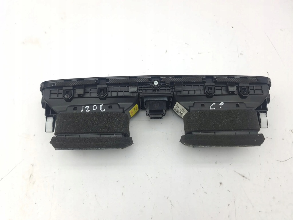 фото №10, Hyundai kona i 2019 форсунки / решётки среднего обдув панели приборной панели