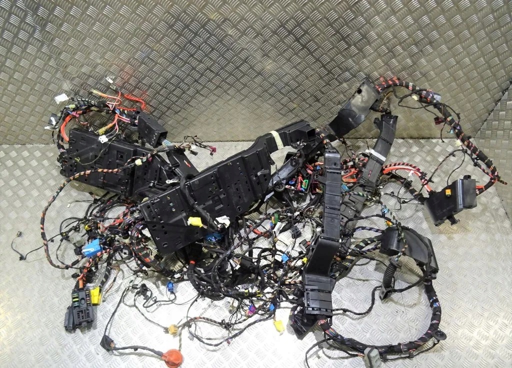 фото №1, Mercedes w206 электропроводка жгут салона sedan