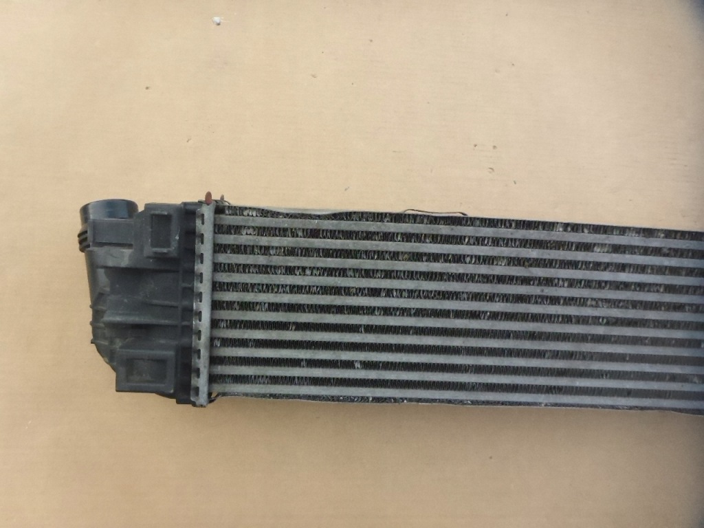 Купити Vivaro b trafic 3 14- радіатор повітря інтеркулер 93868349 оригінал