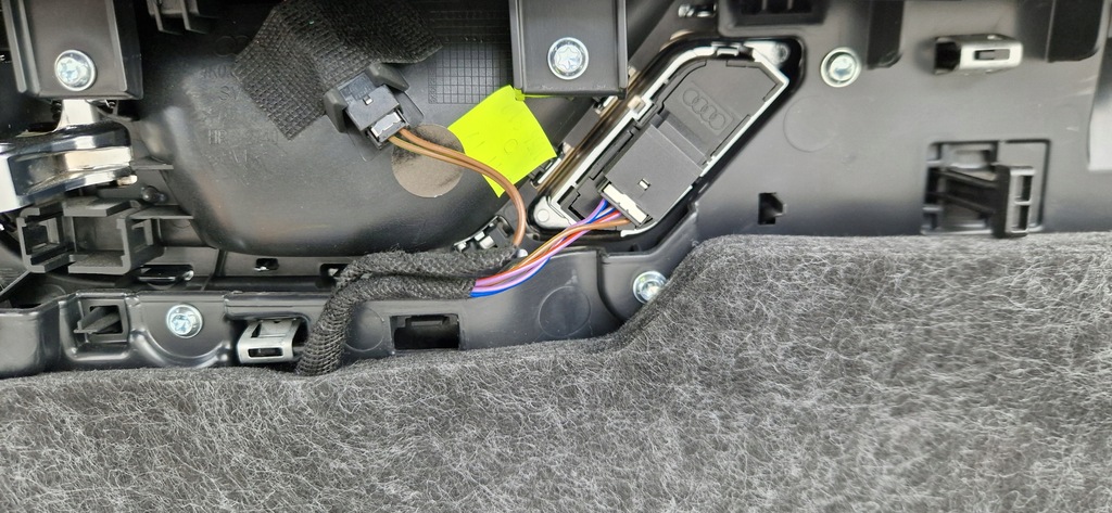 фото №8, Обшивки audi a6 c8 led кожа память шторка jak nowe kpl